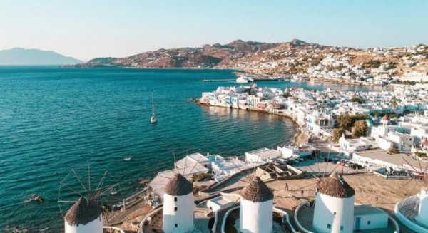 54χρονος θώπευσε 25χρονη και η σύντροφός του έδειρε τη νεαρή κοπέλα