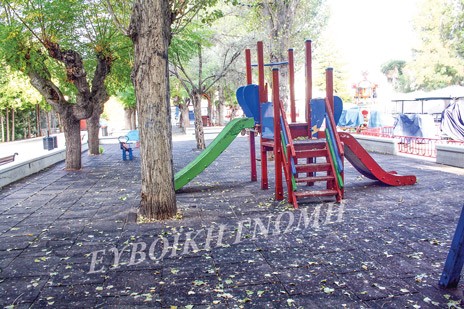 ΧΑΛΚΙΔΑ: Παιδικές χαρές μέσα στη βρόμα