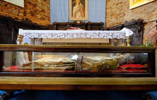 Το ιερό λείψανο της Αγίας Ελένης έρχεται  για πρώτη φορά στην Ελλάδα