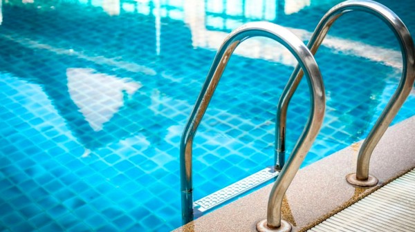 Εκτός κινδύνου ο 18χρονος που ανασύρθηκε αναίσθητος από πισίνα και επανήλθε με ΚΑΡΠΑ