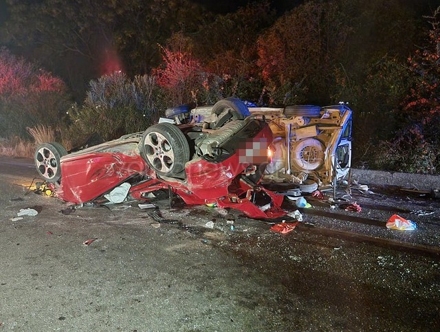Σοκαριστικό τροχαίο: Δύο νεκροί και τέσσερις τραυματίες