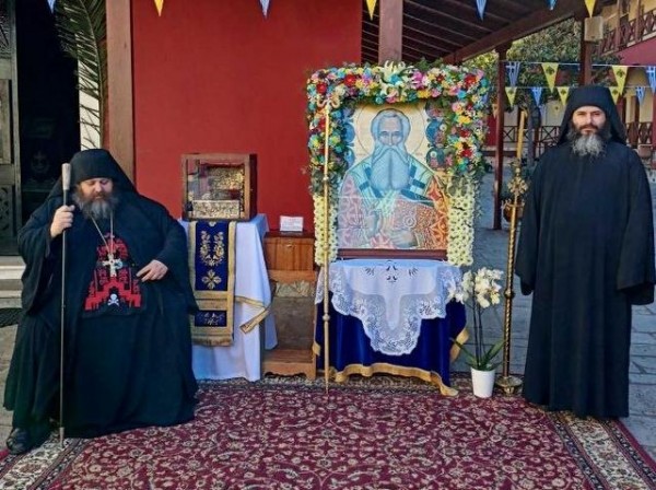 Κεκλεισμένων των θυρών τιμήθηκε η μνήμη του Αγίου Παρθενίου σε Χαλκίδα και Μακρυμάλλη