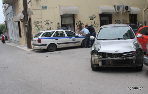 Σύγκρουση ΙΧ με μηχανάκι στη συμβολή Βύρωνος και Αντωνίου