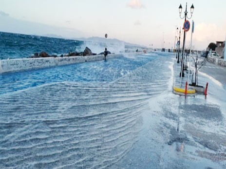 ΤΗΝΟΣ: Ακραία καιρικά φαινόμενα βούλιαξαν το νησί