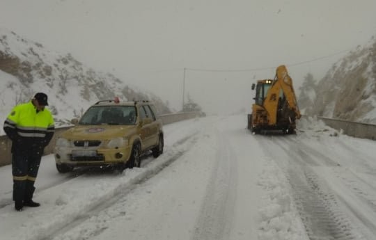 ΕΡΕΤΡΙΑ: Έντονη χιονόπτωση στην περιοχή του Γέροντα στο δρόμο προς Θεολόγο