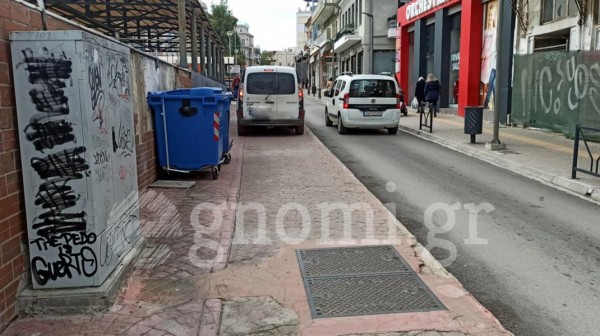 ΧΑΛΚΙΔΑ: Όταν το πεζοδρόμιο γίνεται …πάρκινγκ στην πλατεία Αγοράς