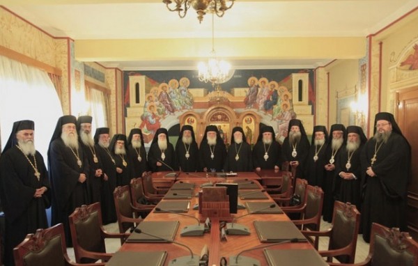 ΙΕΡΑ ΣΥΝΟΔΟΣ: Ασφαλείς όσοι μεταλαμβάνουν- Να μένουν σπίτι όσοι ανήκουν σε ευπαθείς ομάδες