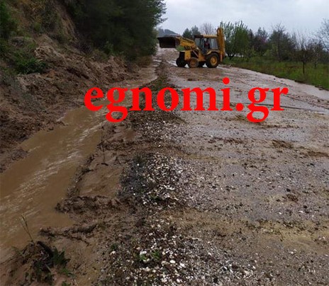 Ποτάμι έγινε ο δρόμος για την Κοτσικιά - Καταστροφές και στην παραλία