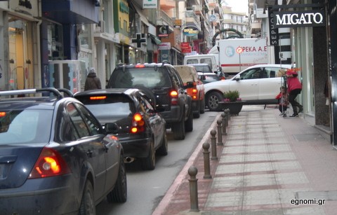 Κολλημένα τα αυτοκίνητα στην Αβάντων