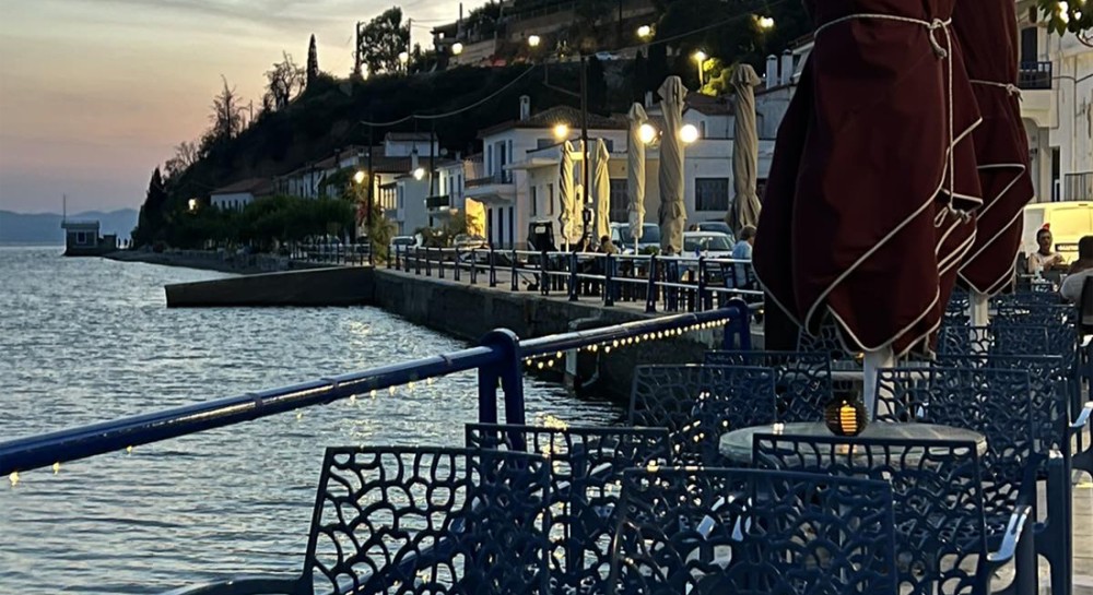 ΡΕΜΕΤΖΟ ΛΙΜΝΗ: Ειδυλλιακό σκηνικό και πίτσα που τα ...σπάει!