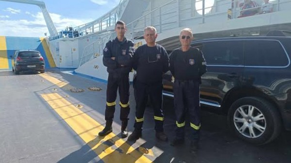 ΕΡΕΤΡΙΑ: Εθελοντές έφυγαν για το αεροδρόμιο προκειμένου να παραλάβουν το Άγιο Φως