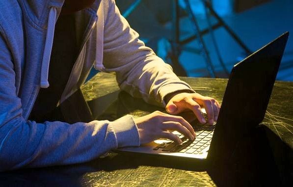 FACEBOOK: Έκλεβε φωτογραφίες γυναικών με μαγιό και τις αναρτούσε στο προφίλ του 30χρονος