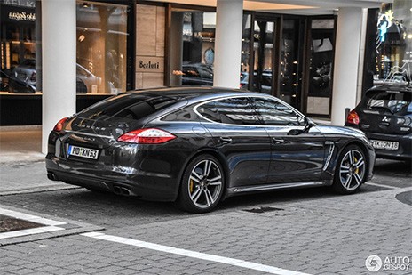 Porsche Panamera και άλλα ακριβά αυτοκίνητα αγόρασαν Έλληνες