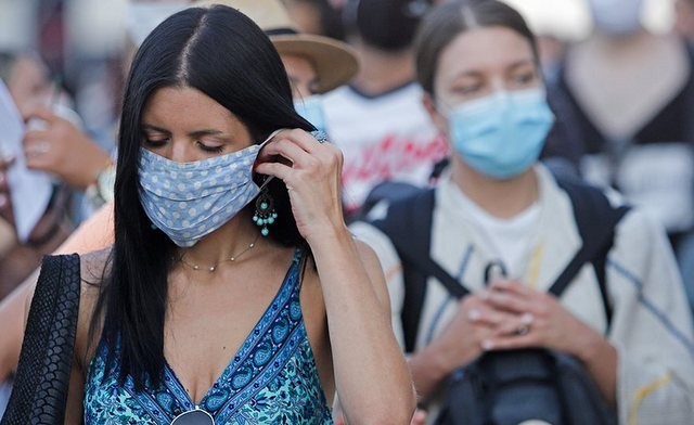 Συνεδριάζουν τη Δευτέρα οι λοιμωξιολόγοι - Ποια νέα μέτρα είναι στο τραπέζι