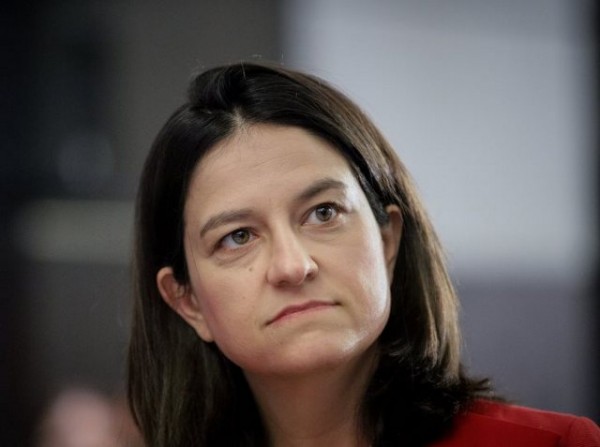 ΚΑΤΑΓΓΕΛΙΑ: Η Κεραμέως μέσα στον Οκτώβριο έκανε άνω-κάτω τα σχολεία στην Εύβοια –Μετακινεί εκπαιδευτικούς με απαράδεκτο τρόπο