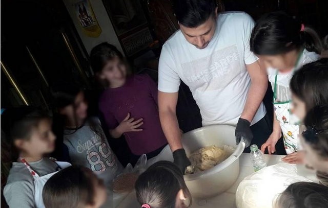 ΧΑΛΚΙΔΑ: Τα παιδιά έφτιαξαν τα δικά τους πρόσφορα στο Κατηχητικό