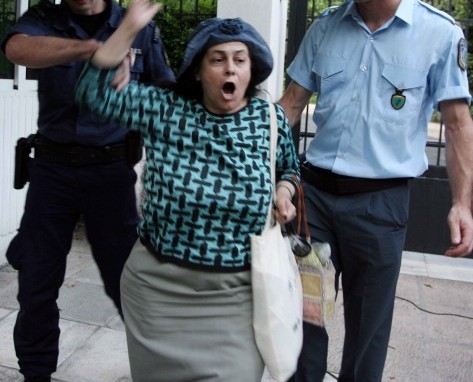 Η Λουκά στη ΓΑΔΑ για τους Χρυσαυγίτες (βίντεο)