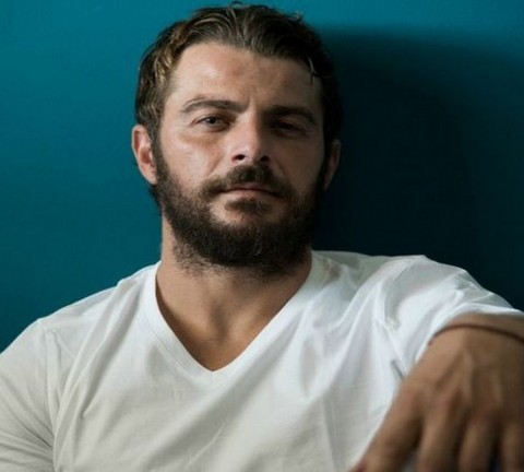 Με αυτή την ξανθιά καλλονή κυκλοφορεί ο Σκιαθίτης Ντάνος