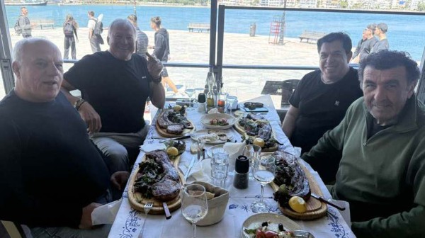ΧΑΛΚΙΔΑ: Γεύμα με θέα θάλασσα και ποδοσφαιρικές συζητήσεις
