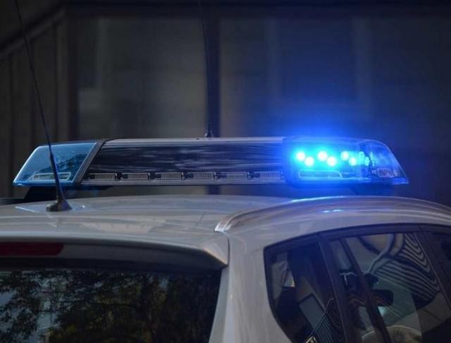 Αστυνομικοί έβαλαν το Χριστός Ανέστη στο μεγάφωνο του περιπολικού (VIDEO)