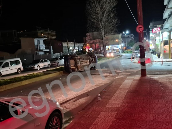 Απίστευτο τροχαίο ατύχημα έξω από την Αστυνομική Διεύθυνση Εύβοιας
