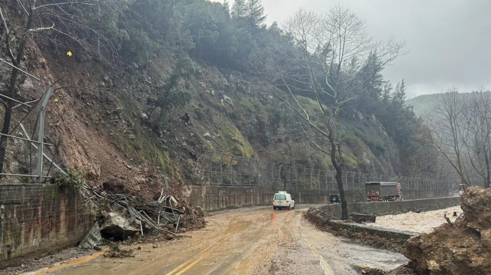 ΚΑΤΟΛΙΣΘΗΣΗ ΔΕΡΒΕΝΙ: Εκ περιτροπής η κυκλοφορία των οχημάτων