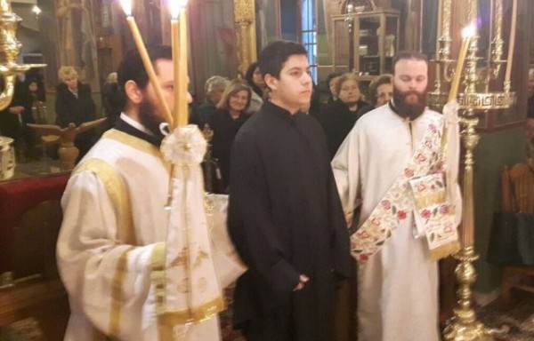 ΕΡΕΤΡΙΑ: Ο Μητροπολίτης χειροθέτησε αναγνώστη τον 15χρονο Βασίλη Μανή