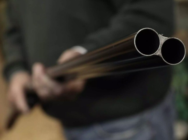 Πυροβόλησαν γυναίκα εξ επαφής στο κεφάλι