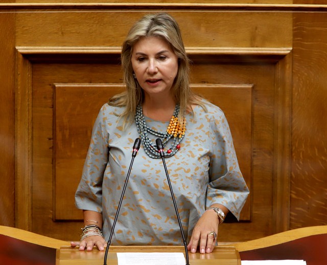 ΖΕΤΤΑ ΜΑΚΡΗ: Μείωση μισθού σε εκπαιδευτικούς που αρνούνται να κάνουν το self test