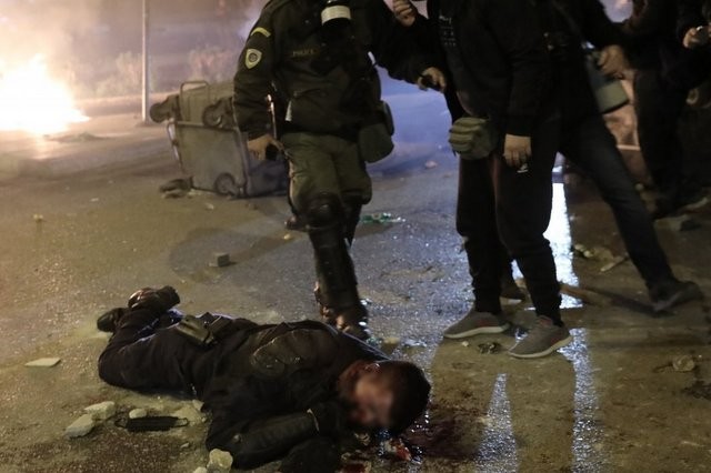 Σοκάρουν οι διάλογοι μετά τον ξυλοδαρμό του αστυνομικού στη Νέα Σμύρνη (VIDEO)