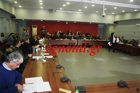 Τσώρτσιλ, Γούντι Άλλεν και Κόκκαλης στο δημοτικό συμβούλιο Χαλκίδας