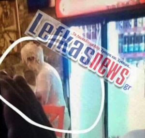 Η εφοριακός που έλουσαν με μείγμα κρέπας σε φωτογραφία -ντοκουμέντο