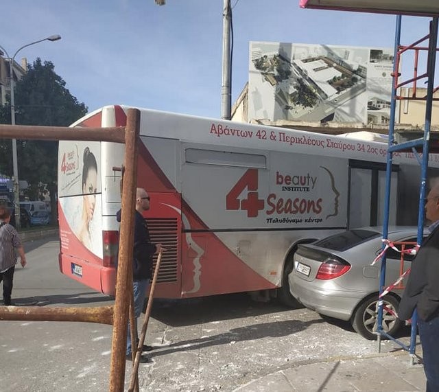 ΧΑΛΚΙΔΑ: Κυκλοφοριακό κομφούζιο από παρκαρισμένο ΙΧ