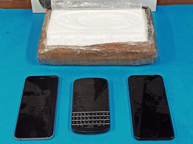 Σταμάτησαν τυχαία ένα αυτοκίνητο για έλεγχο και βρήκαν μέσα 1 κιλό κοκαΐνη