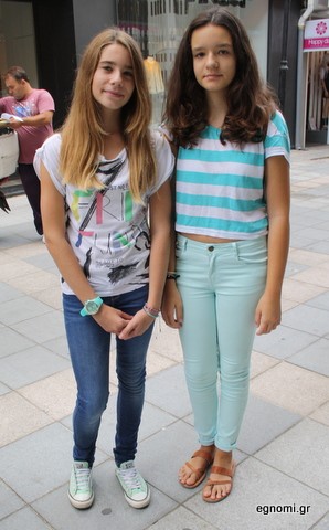 Σκέφτονται το κρύο στο σχολείο τα κορίτσια