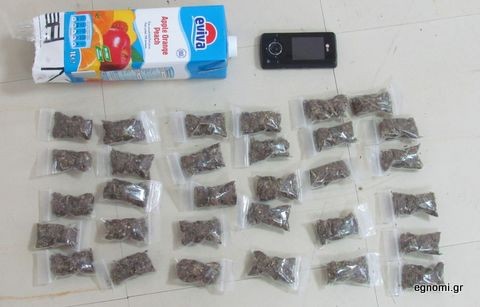 Έκρυβε συσκευασίες με ναρκωτικά στο κουτί του φρουτοχυμού (φωτό)