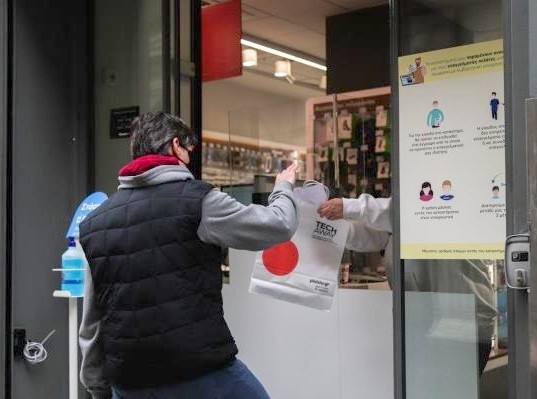 ΚΟΡΩΝΟΪΟΣ: Δεκαπέντε συλλήψεις την Τρίτη για παραβίαση των κανόνων λειτουργίας καταστημάτων