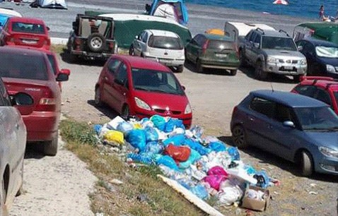 Πολίτης έκανε καταγγελία κατά των κατασκηνωτών που βρωμίζουν τις παραλίες της Εύβοιας