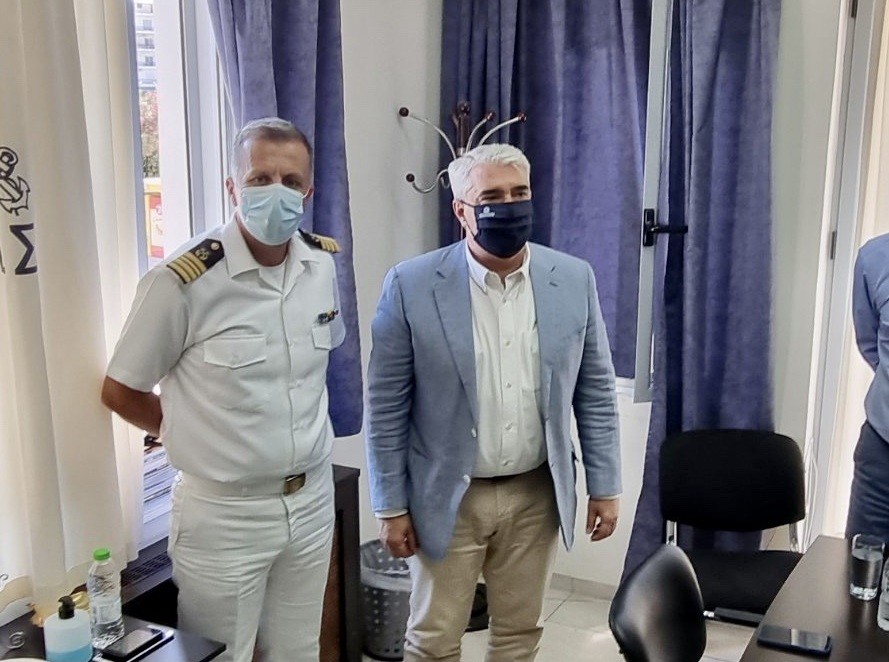 Ο Σίμος Κεδίκογλου στο Λιμεναρχείο Χαλκίδας