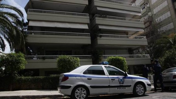 Φώναξε άντε γεια και πήδηξε από το μπαλκόνι