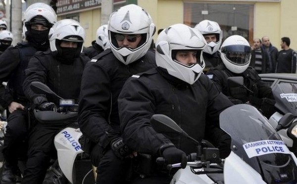 Παρέλαση μοτοσυκλετιστών αστυνομικών στην εθνική Χαλκίδας-Σχηματαρίου!