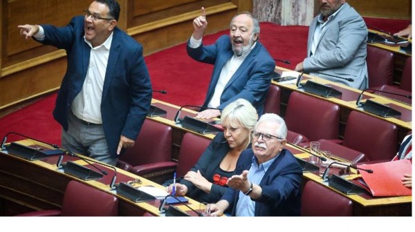 ΒΟΥΛΗ: Έξαλλος ο Ευβοιώτης βουλευτής Γιώργος Μαρίνος με τον Άδωνι Γεωργιάδη
