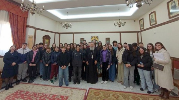 Μαθητές του 7ου Γυμνασίου Χαλκίδος στη Μητρόπολη για πράξη φιλανθρωπίας