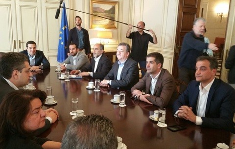 Κρατάει ...πισινή ο Κώστας Μπακογιάννης