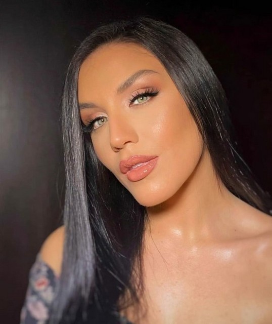 ΙΟΥΛΙΑ ΚΑΛΛΙΜΑΝΗ: Η απίστευτη ιστορία με το βαπτιστικό όνομά της - Ο μπαμπάς μου μπερδεύτηκε