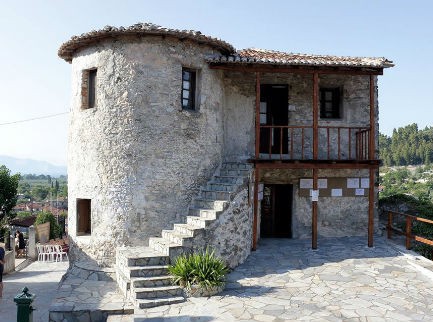 Σε πανηγυρική ατμόσφαιρα τα εγκαίνια του Πύργου Δροσίνη στις Γούβες