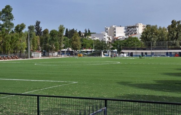 ΧΑΛΚΙΔΑ: Περιπολικό της Αστυνομίας στο γήπεδο του Βούρκου για να συλλάβει άτομα που έπαιζαν ποδόσφαιρο