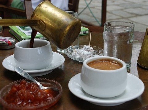 Μάθετε να φτιάχνετε σωστά ελληνικό καφέ