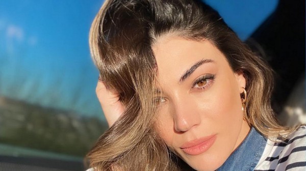 Γεια σου ρε Ήβη Αδάμου με τα ωραία σου: Εντυπωσιάζει στο νέο της τραγούδι (VIDEO)