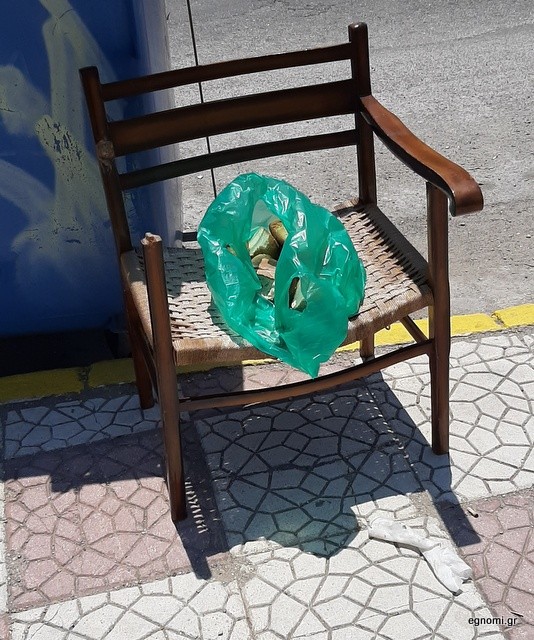 Καρέκλα και ...ξερό ψωμί στη Χαλκίδα